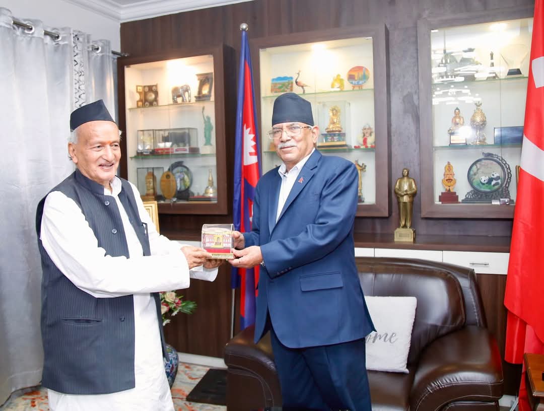 प्रचण्ड लाई भेट्न खुमलटार पुगे भाजपा नेता कोश्यारी